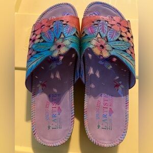 L'Artiste by Spring Step Colorful Floral Slides. Work once. Smokefree/petfree